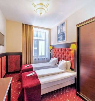 Отель Rixwell Old Riga Palace Hotel Рига Небольшой двухместный номер с 1 кроватью или 2 отдельными кроватями-1